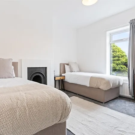Lejlighed 5-bed Retreat With Free Parking And Wifi
