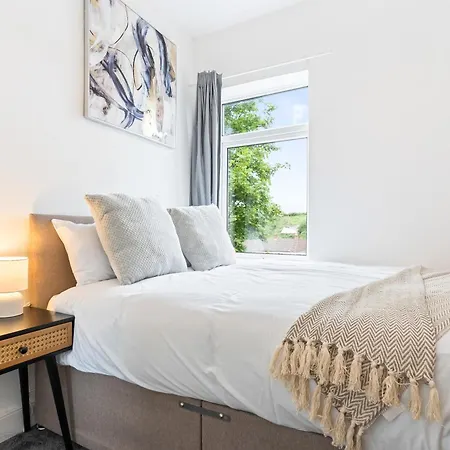 Lejlighed 5-bed Retreat With Free Parking And Wifi *