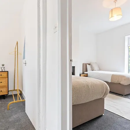 5-bed Retreat With Free Parking And Wifi Lejlighed Loftus