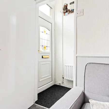 5-bed Retreat With Free Parking And Wifi