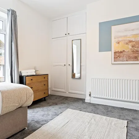 5-bed Retreat With Free Parking And Wifi Lejlighed *