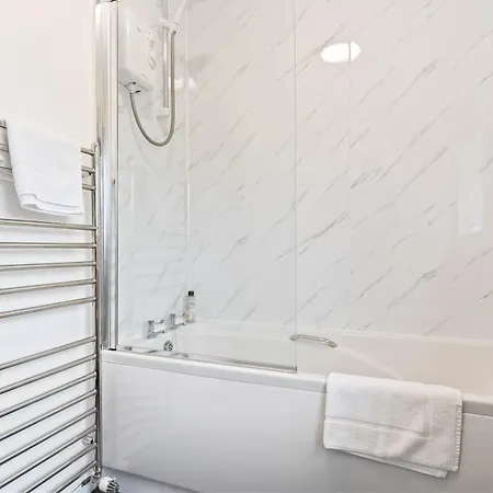 Lejlighed 5-bed Retreat With Free Parking And Wifi *
