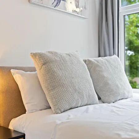 5-bed Retreat With Free Parking And Wifi