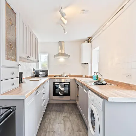 5-bed Retreat With Free Parking And Wifi Lejlighed Loftus