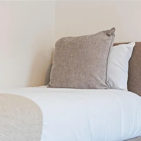 Lejlighed 5-bed Retreat With Free Parking And Wifi *