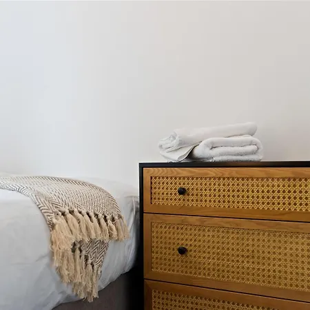 5-bed Retreat With Free Parking And Wifi * Loftus